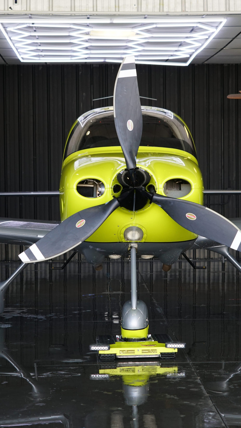 High-performance training aircraft — Commercial Pilot License course, Los Angeles