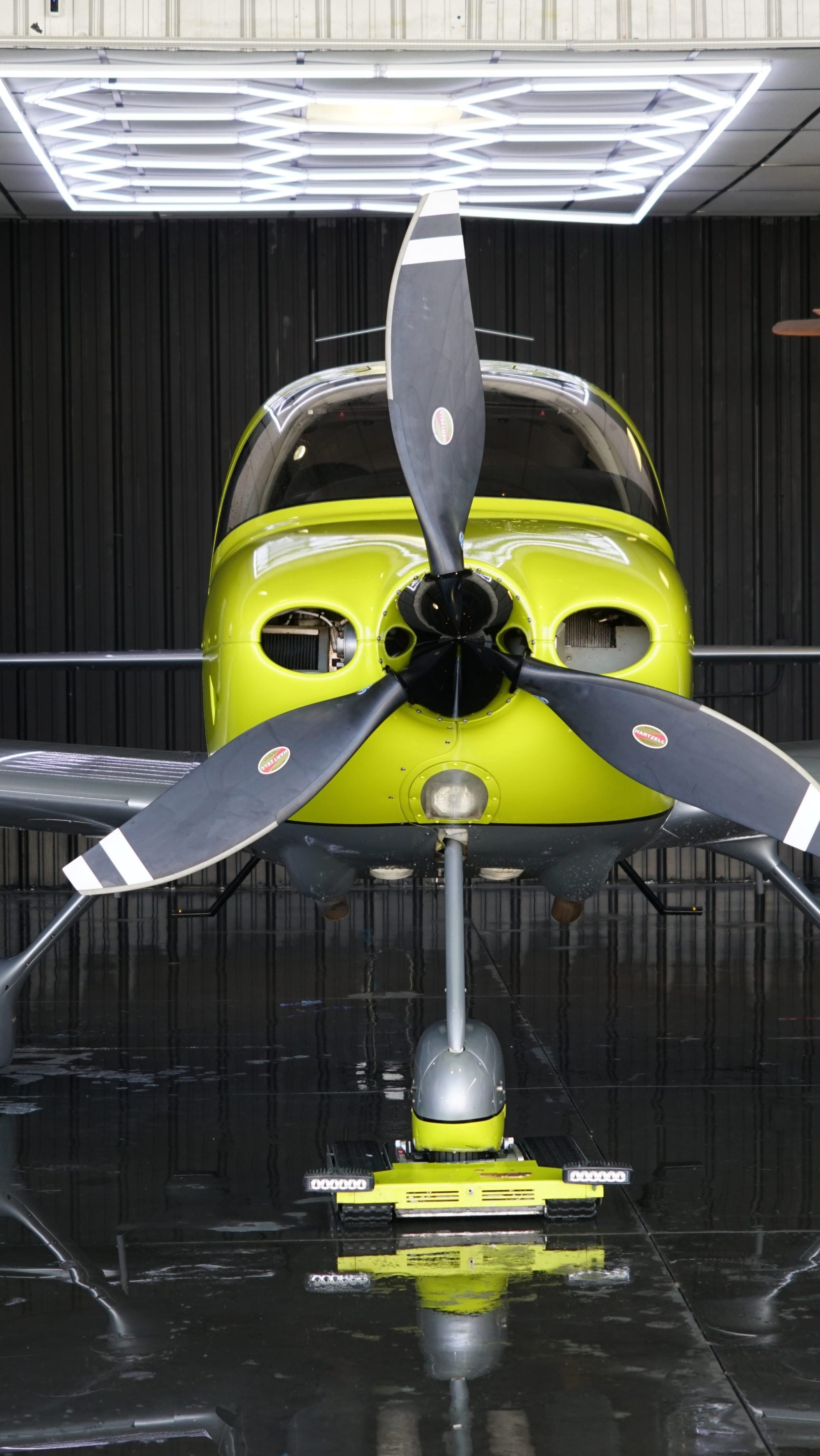 High-performance training aircraft — Commercial Pilot License course, Los Angeles